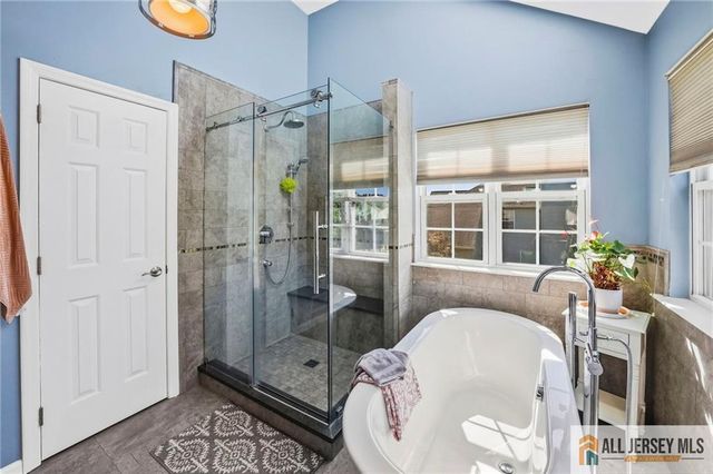 38 Maplehurst Lane, Piscataway, NJ 08854