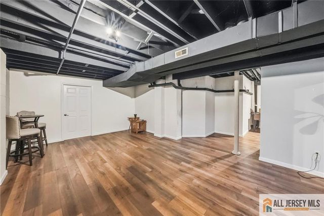 38 Maplehurst Lane, Piscataway, NJ 08854