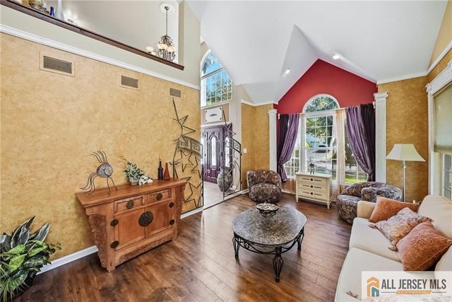 38 Maplehurst Lane, Piscataway, NJ 08854