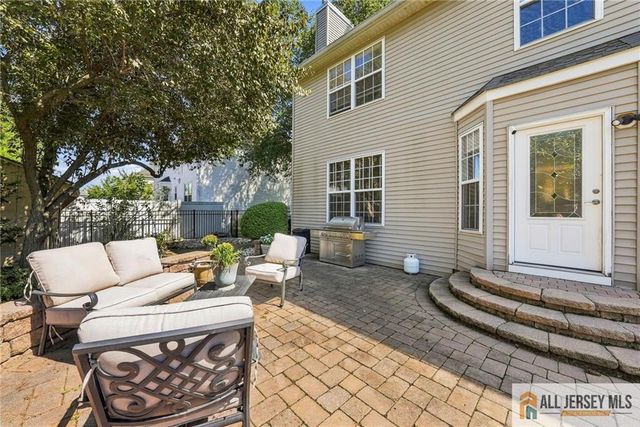 38 Maplehurst Lane, Piscataway, NJ 08854