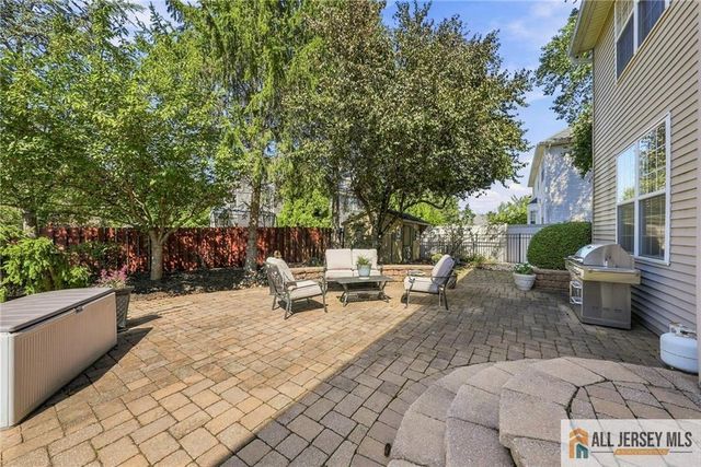 38 Maplehurst Lane, Piscataway, NJ 08854