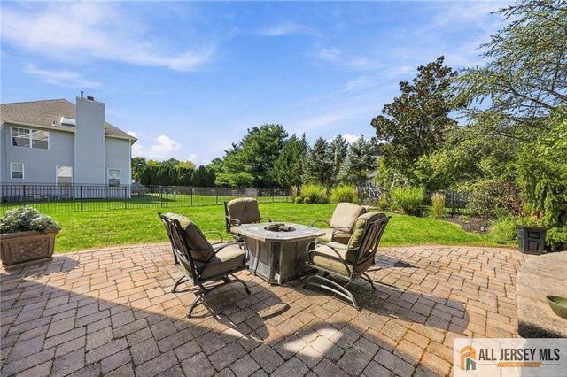 38 Maplehurst Lane, Piscataway, NJ 08854