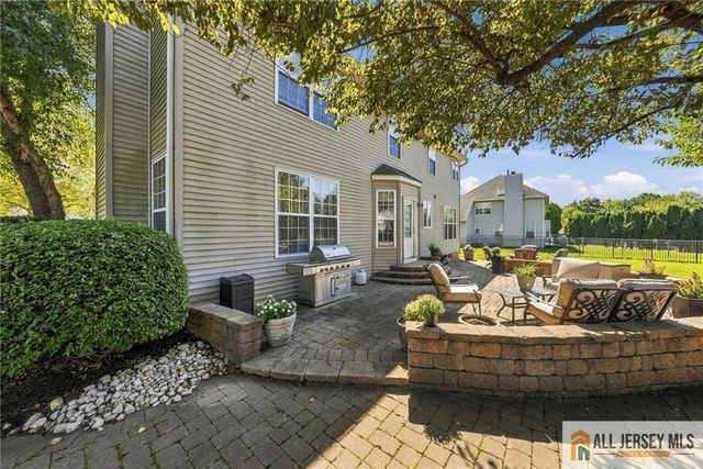 38 Maplehurst Lane, Piscataway, NJ 08854
