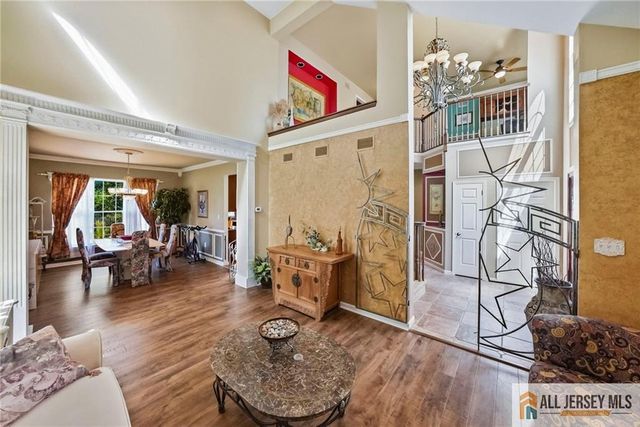 38 Maplehurst Lane, Piscataway, NJ 08854