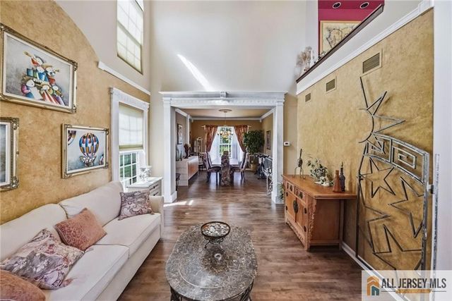 38 Maplehurst Lane, Piscataway, NJ 08854
