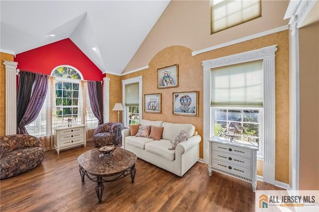 38 Maplehurst Lane, Piscataway, NJ 08854
