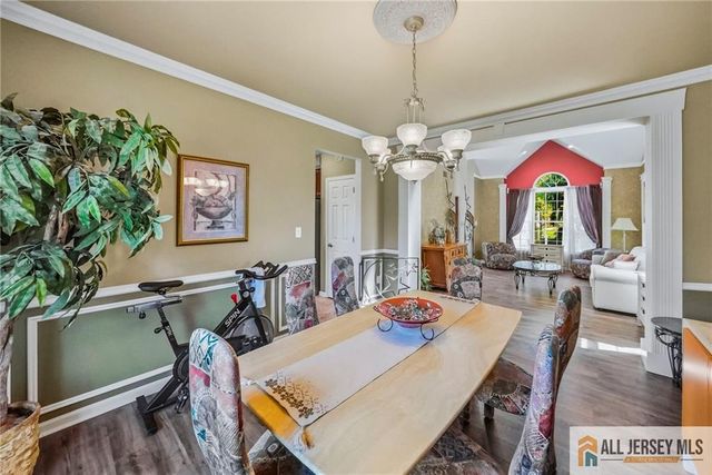 38 Maplehurst Lane, Piscataway, NJ 08854