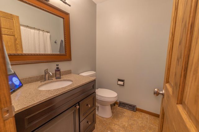 2408 16th Avenue S, Fargo, ND 58103