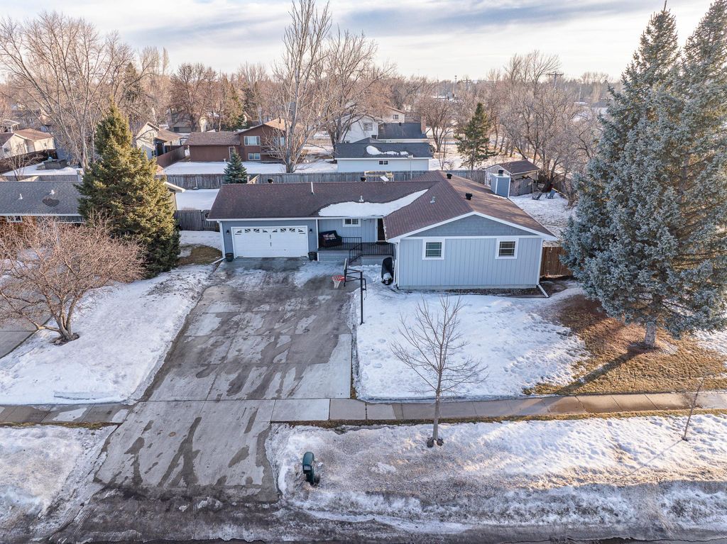 2408 16th Avenue S, Fargo, ND 58103