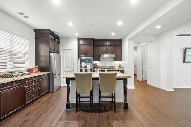 565 Via De La Paz, Palm Desert, CA 92211