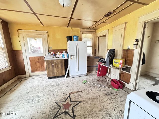 579 6th Avenue, Troy, NY 12182