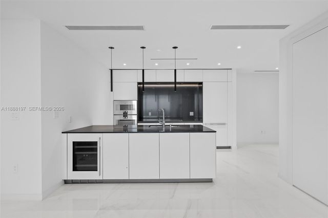 300 Biscayne Blvd Way 1103, Miami, FL 33131