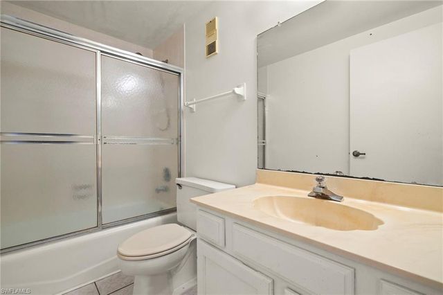 1901 Clifford ST 202, Fort Myers, FL 33901