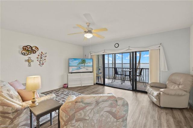 1901 Clifford ST 202, Fort Myers, FL 33901