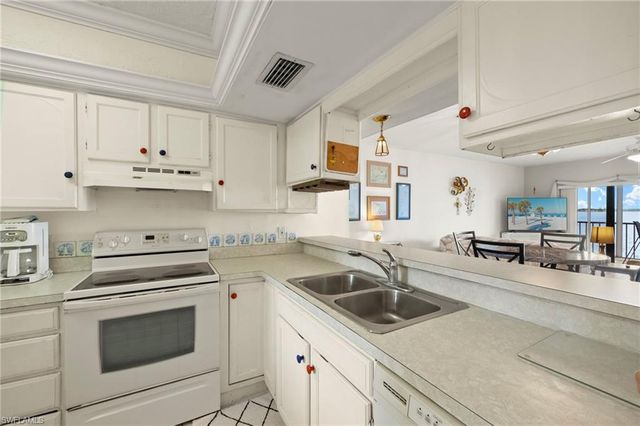 1901 Clifford ST 202, Fort Myers, FL 33901