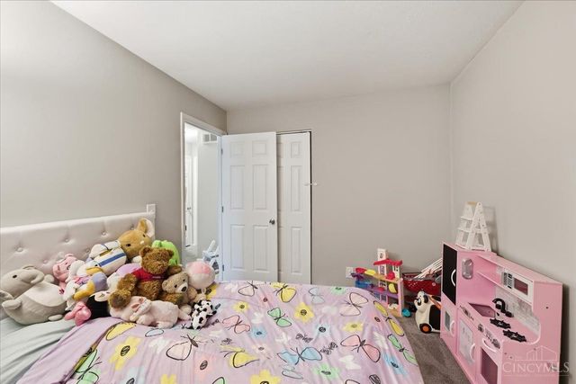2343 Fairgreen Drive, Green Twp, OH 45238