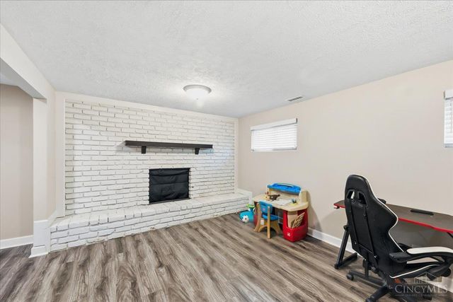 2343 Fairgreen Drive, Green Twp, OH 45238