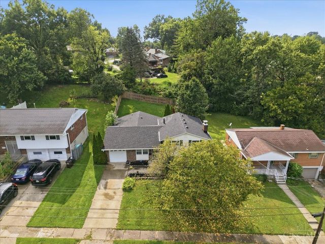 2343 Fairgreen Drive, Green Twp, OH 45238