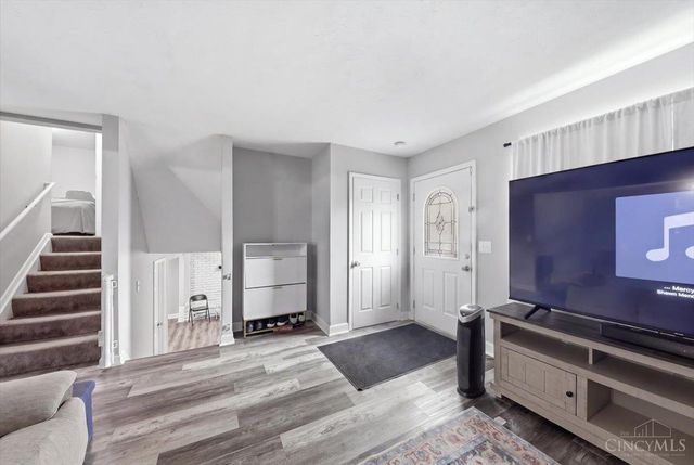 2343 Fairgreen Drive, Green Twp, OH 45238