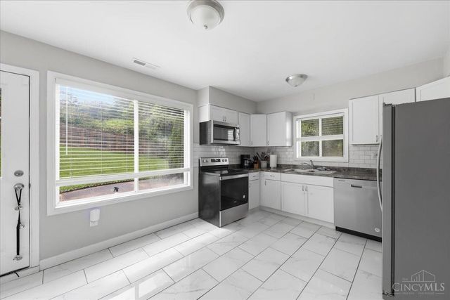 2343 Fairgreen Drive, Green Twp, OH 45238