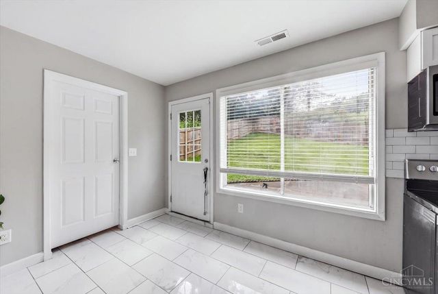 2343 Fairgreen Drive, Green Twp, OH 45238