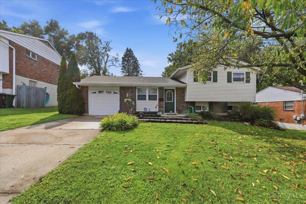 2343 Fairgreen Drive, Green Twp, OH 45238