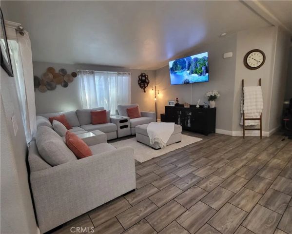 20652 Lassen 99, Chatsworth, CA 91311