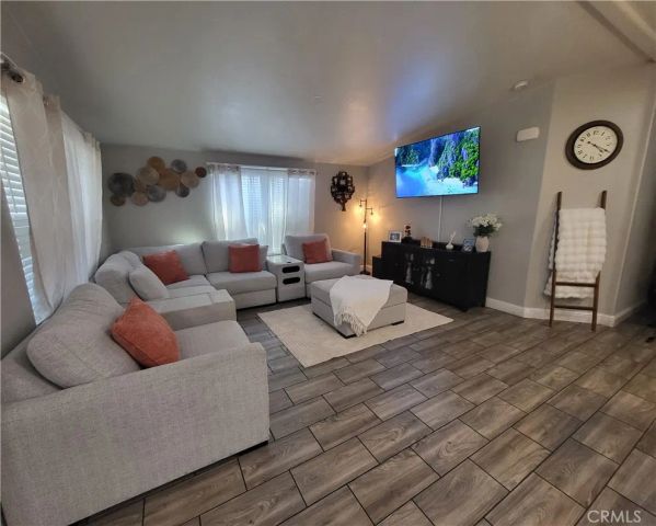 20652 Lassen 99, Chatsworth, CA 91311