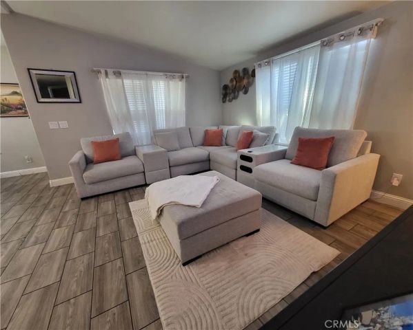 20652 Lassen 99, Chatsworth, CA 91311