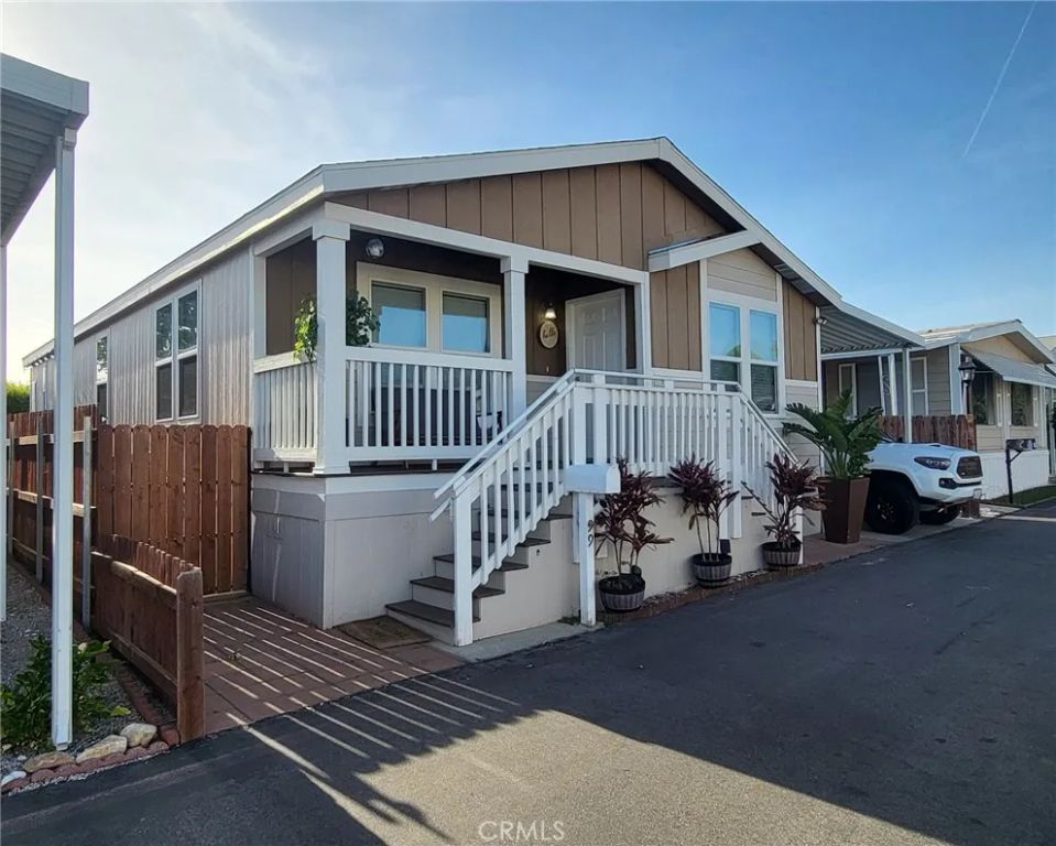 20652 Lassen 99, Chatsworth, CA 91311