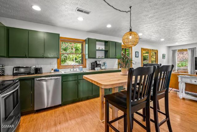 2489 Upper Middle Creek Road, Sevierville, TN 37876