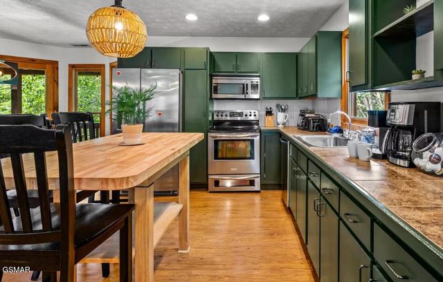 2489 Upper Middle Creek Road, Sevierville, TN 37876