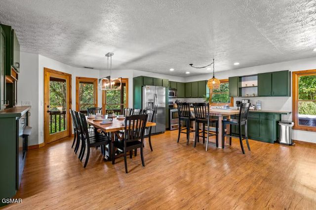 2489 Upper Middle Creek Road, Sevierville, TN 37876