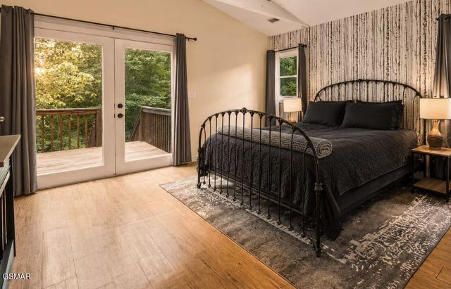 2489 Upper Middle Creek Road, Sevierville, TN 37876