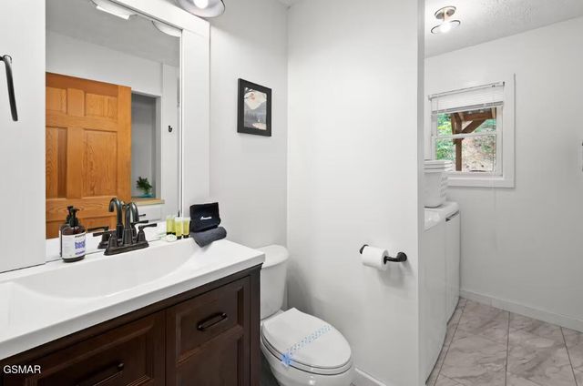2489 Upper Middle Creek Road, Sevierville, TN 37876