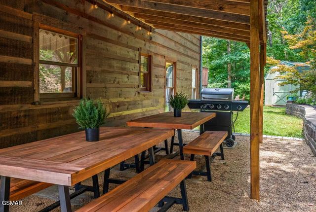 2489 Upper Middle Creek Road, Sevierville, TN 37876