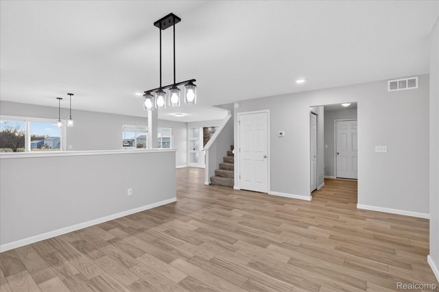 13780 Oasis Avenue, Holland Charter Township, MI 49424