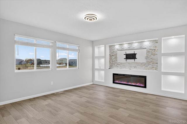 13780 Oasis Avenue, Holland Charter Township, MI 49424