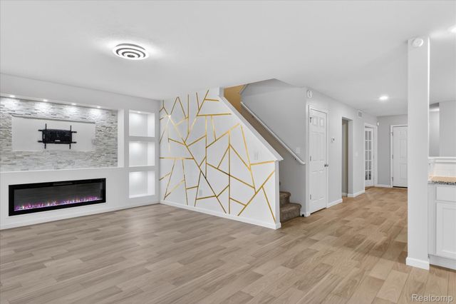 13780 Oasis Avenue, Holland Charter Township, MI 49424