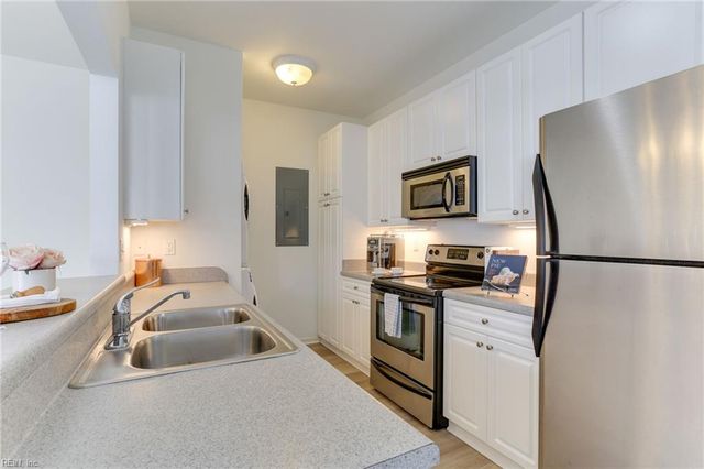 4472 Duffy DR, Virginia Beach, VA 23462