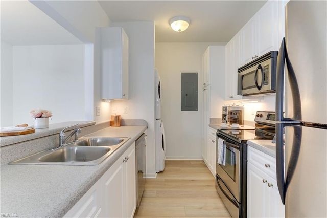 4472 Duffy DR, Virginia Beach, VA 23462
