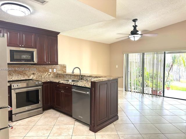2514 SW 138th Ave -, Miami, FL 33175