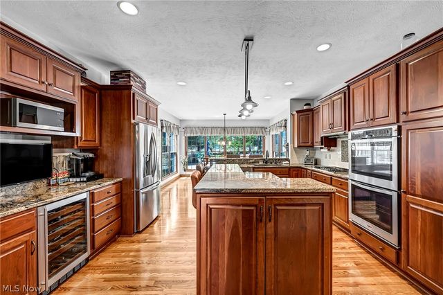 11280 Beechnut Lane, Chardon, OH 44024