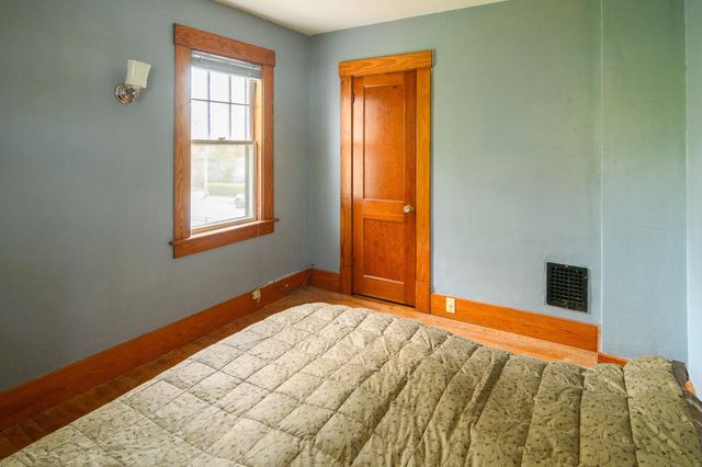 117 Oak Grove Avenue, Brattleboro, VT 05301