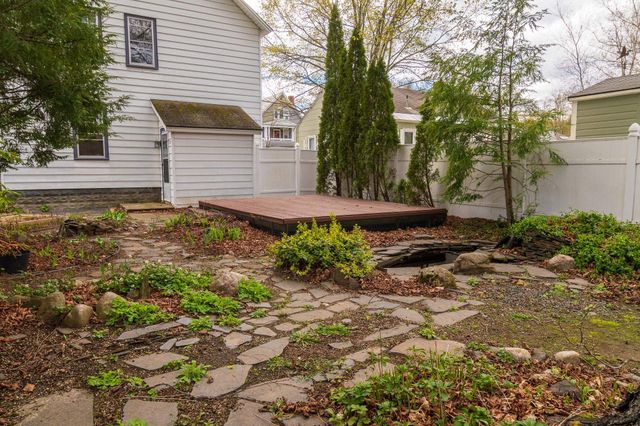 117 Oak Grove Avenue, Brattleboro, VT 05301