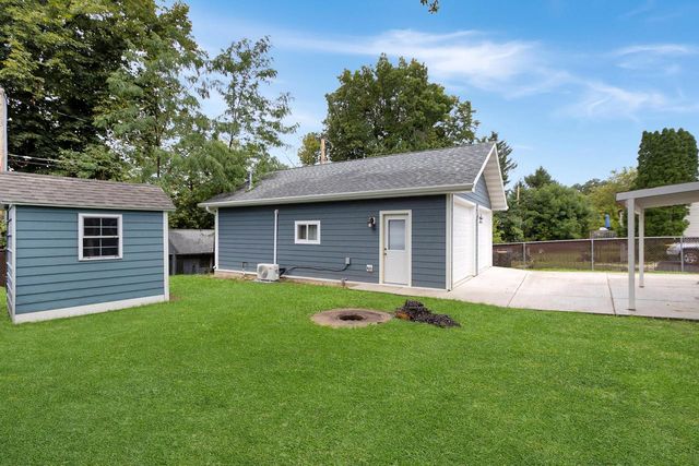 218 W Hunt AVENUE, Twin Lakes, WI 53181