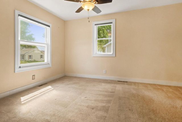 218 W Hunt AVENUE, Twin Lakes, WI 53181