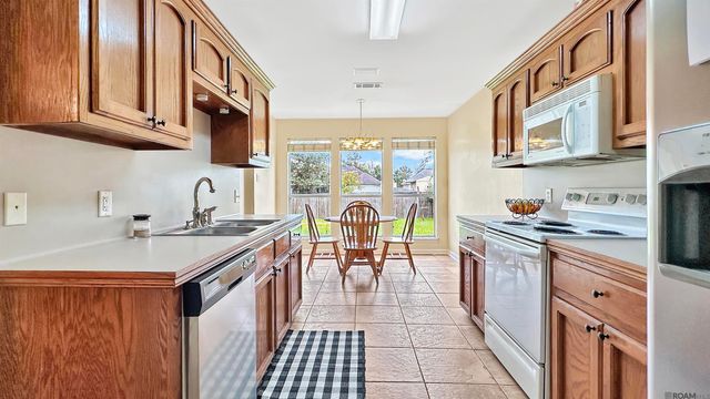 43208 S Henderson Ave, Prairieville, LA 70769