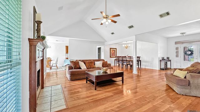 43208 S Henderson Ave, Prairieville, LA 70769