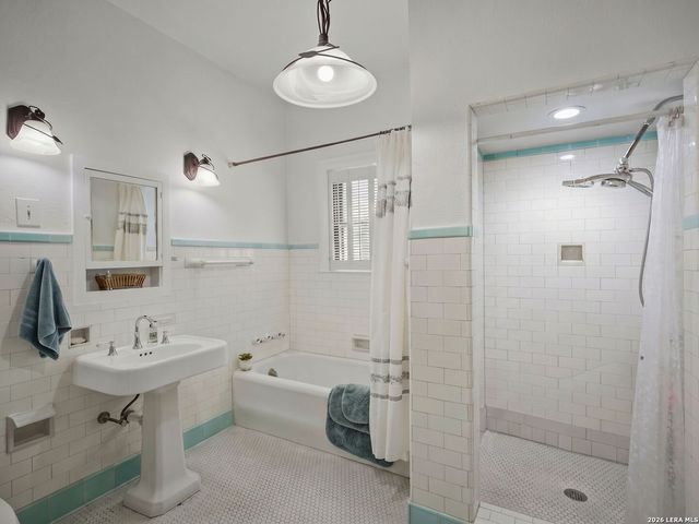 310 Mary Louise Drive, San Antonio, TX 78201